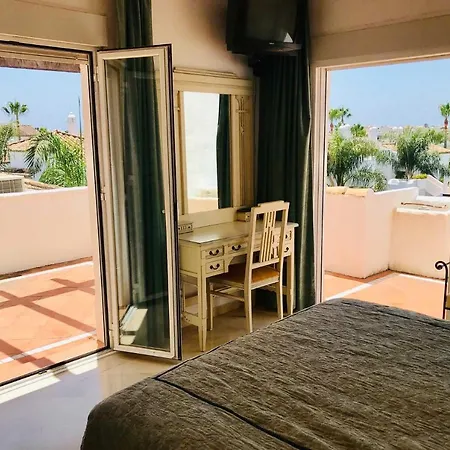 Stunning Penthouse Just Footsteps Away From Estepona's Beaches Апартаменты